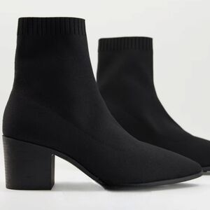 ASOS DESIGN  Heeled Chelsea Boot In Ribbed Black Knit Size 8